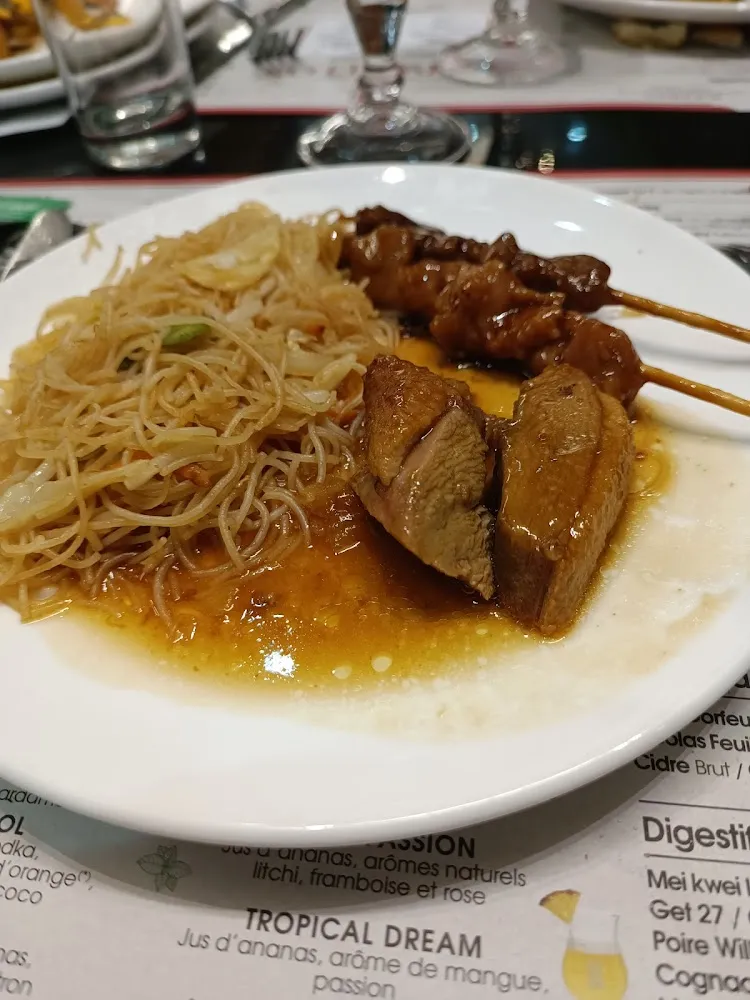 Nouilles Sautées Au Canard Laqué